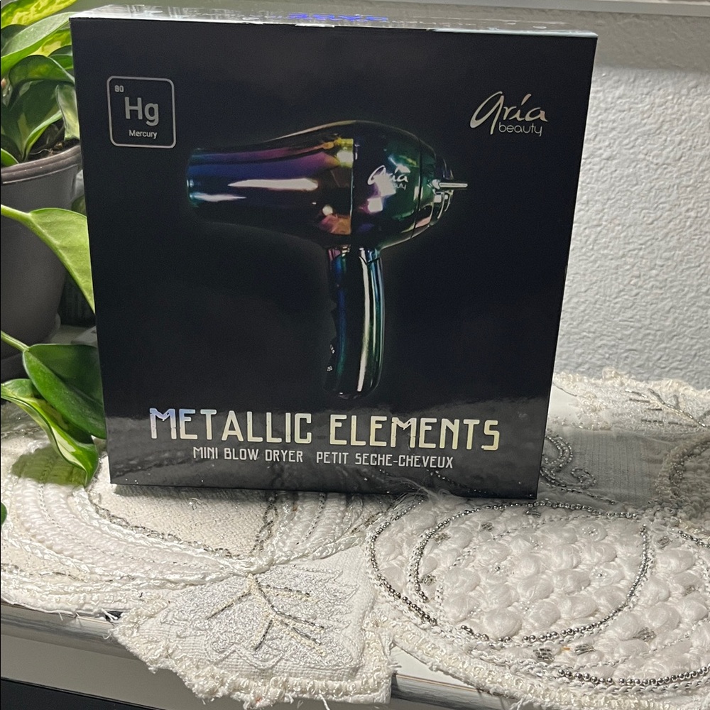 🎉HP🎉NIB Aria Beauty Metallic Elements Mini Blow Dryer